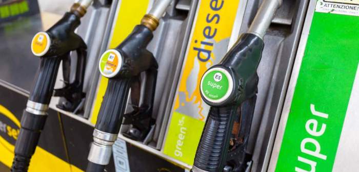 La fortuna al distributore: ragazza italiana vince duemila litri di benzina in Svizzera