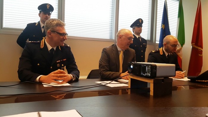 Il cuore dello spaccio verbanese era in piazza Gramsci: 20 in manette, chiusi due bar