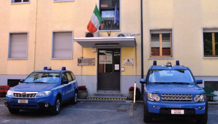 Lite da parcheggio al mercato: spunta la roncola, settantenne denunciato