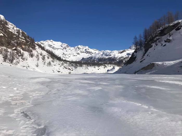 Il lago gelato di Codelago com'era prima della diga. Ghiaccio sottile, erscursioni sconsigliate - Fotogallery