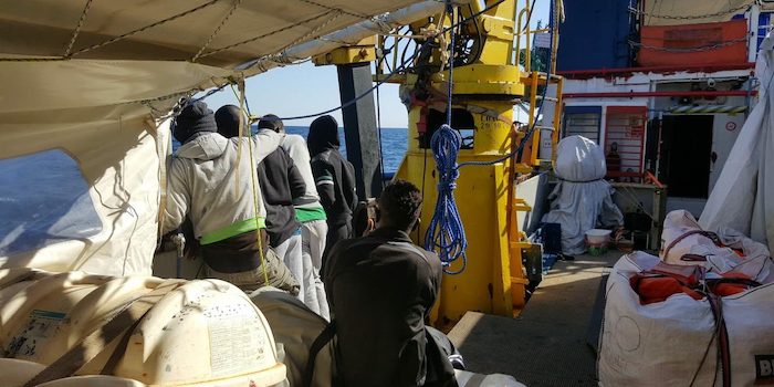 Migranti: anche a Domo si organizza la catena umana de "L'Italia che Resiste"
