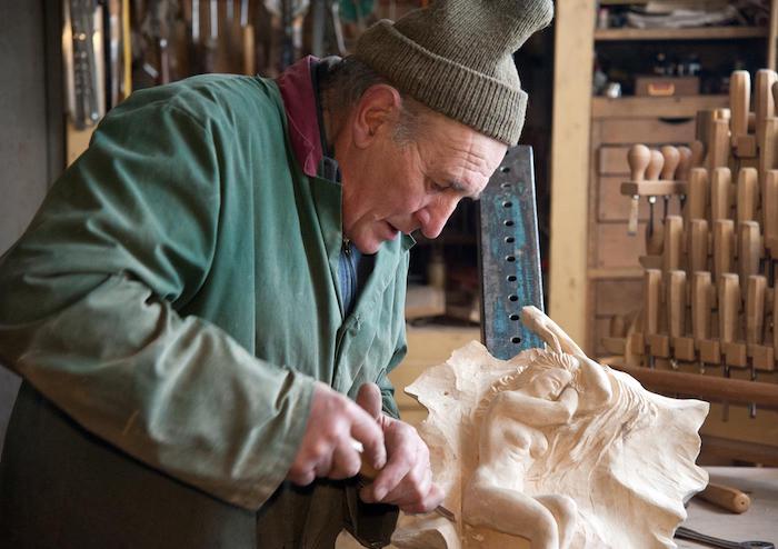 Intaglio artistico: torna in Vigezzo il corso tenuto da Franco Amodei