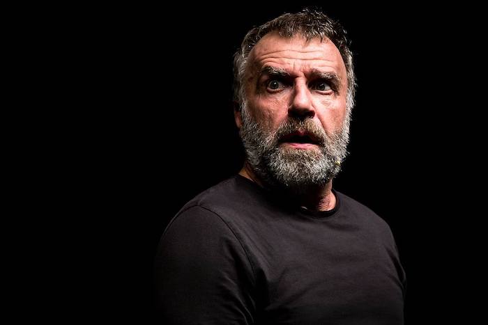 Ugo Dighero e la comicità di Stefano Benni al Teatro degli Scalpellini