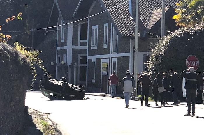 Oggebbio: incidente sulla statale 34,  automobile ribaltata 