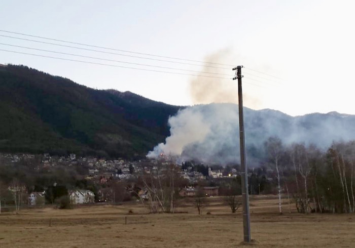 Fiamme nei boschi di Toceno, intervento di Vigili del fuoco ed Aib per arginare e spegnere l'incendio