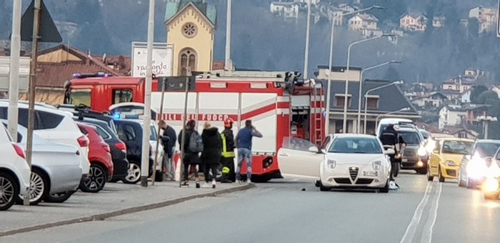 Tamponamento di tre auto sulla statale, nove feriti lievi e code (foto)