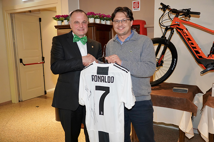  Ciclopedonale da Borca a Pettenasco, 7 mila euro dalla lotteria dei Lions. In premio anche la maglia autografata da Ronaldo