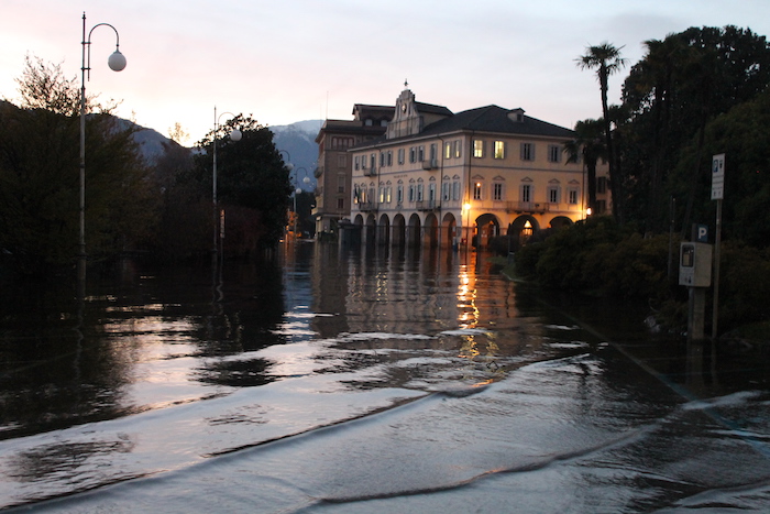 Il lago vicino a esondare, domani nuove piogge da "allerta gialla"