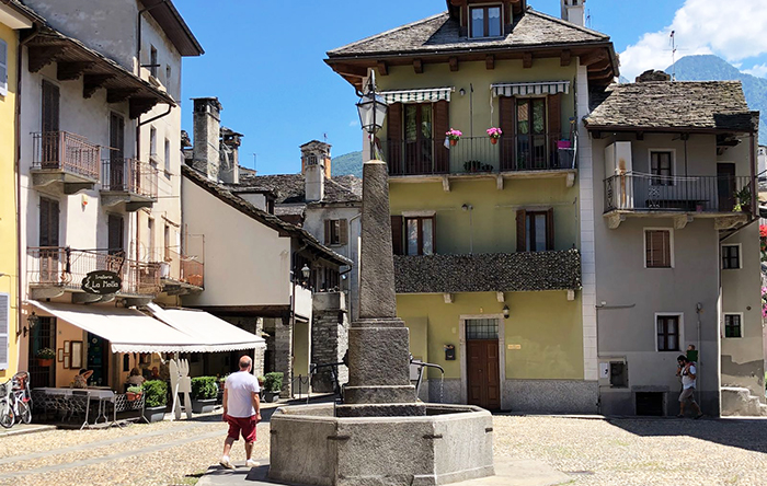 Monta un ponteggio nel centro storico, ma senza cartello autorizzativo. Straniero multato