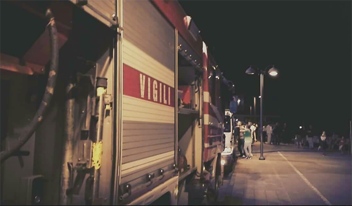 Spavento nella notte ad Omegna per un'auto finita nel lago. Il proprietario non aveva messo il freno a mano...
