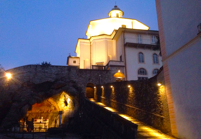 Inaugurata la nuova illuminazione del Sacro Monte Calvario. Videointervista