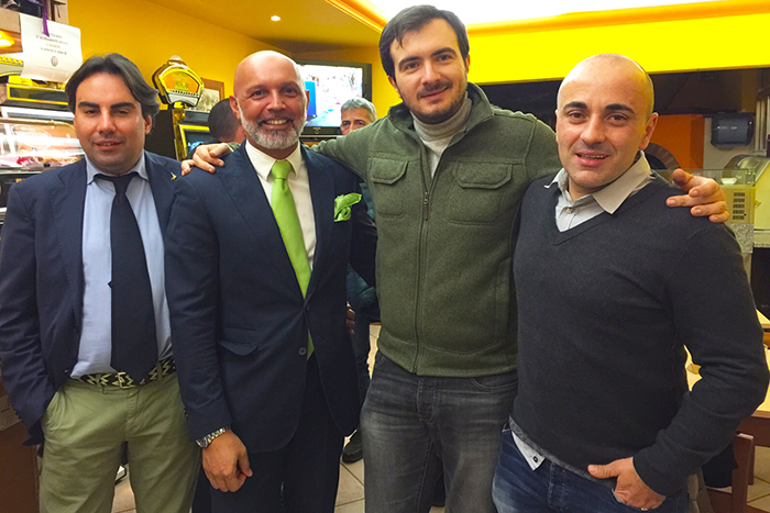    Cena degli auguri per i militanti della Lega Nord. Video