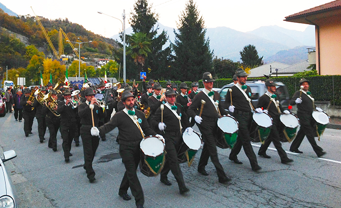 Quattro Fanfare in piazza Mercato per festeggiare il 40°della Fanfara Alpina Ossolana