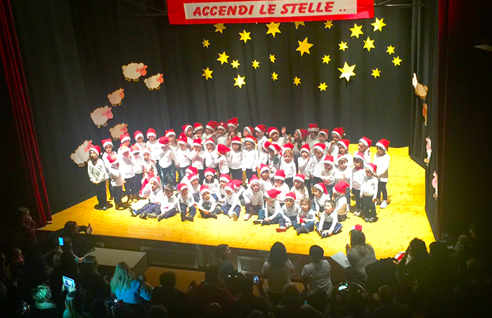 Babbo Natale arriva alla festa dell'asilo Terezin