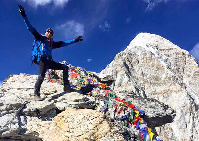 L'Ossolano Claudio Ruga sul Kalapathar in Nepal  