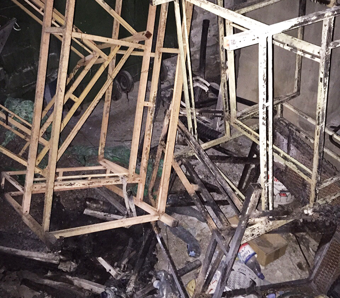 Doloso l'incendio nel Borgo: “Ci hanno bruciato i tavolini del Bar Boss”. Fotogallery
