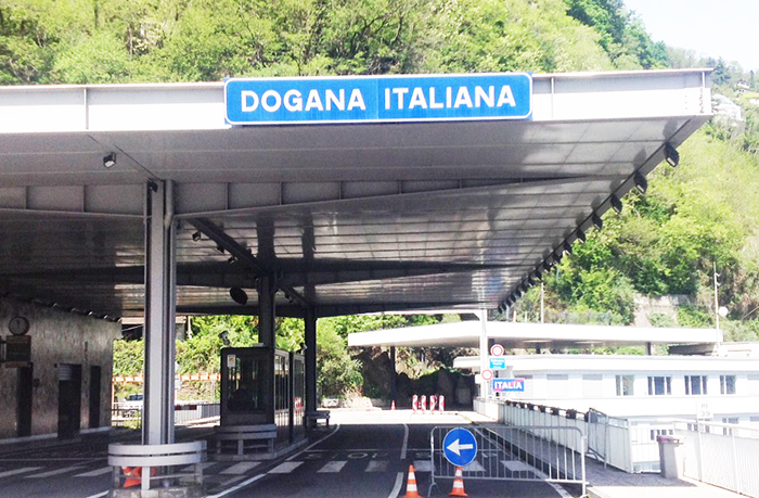 Frontalieri, le banche svizzere se ne approfittano, sino a 480 franchi all'anno per un conto