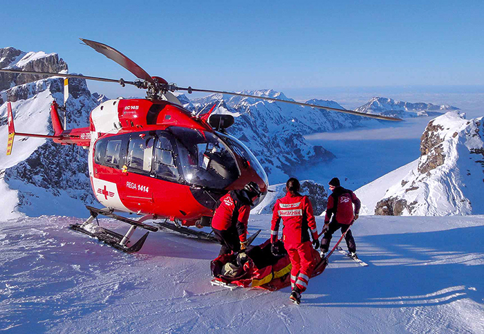 E' un italiano di 64 anni l'uomo morto scivolando per 150 metri. Vivo per miracolo un suo compagno
