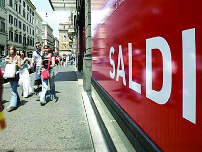 Scattano i saldi. A Intra negozi aperti la sera, latinoamericano e zumba