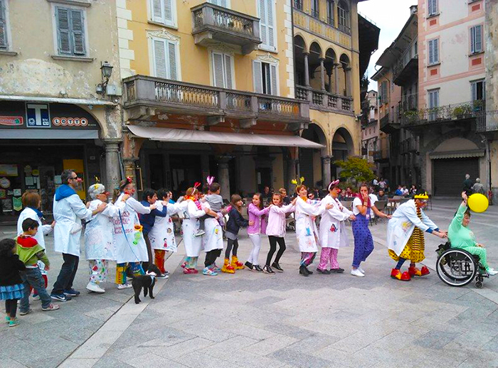 "Tutti in piazza in pigiama" con i Dottor Clown Vco