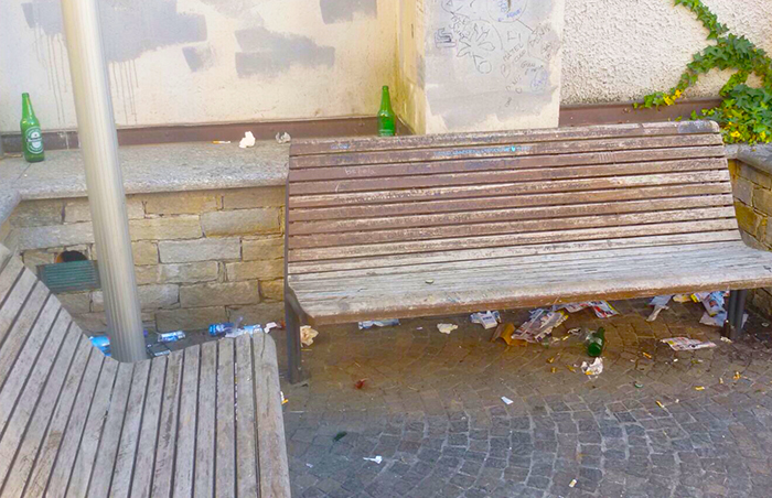 Degrado anche in via Cantarana, lamentele dei residenti. L'assessore Modini convoca gestori dei locali e giovani