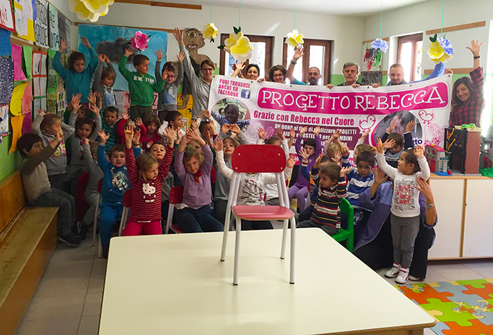 Dal “Progetto Rebecca”donate le seggioline per i bimbi della scuola materna di Crodo