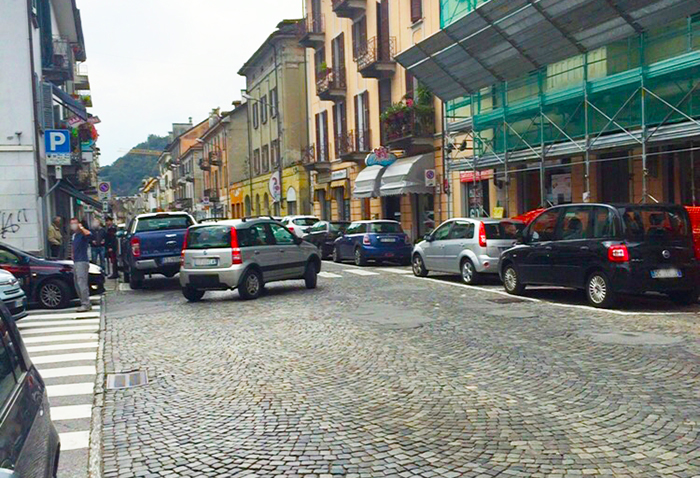 Una donna investita in via Binda. Trasportata in ospedale