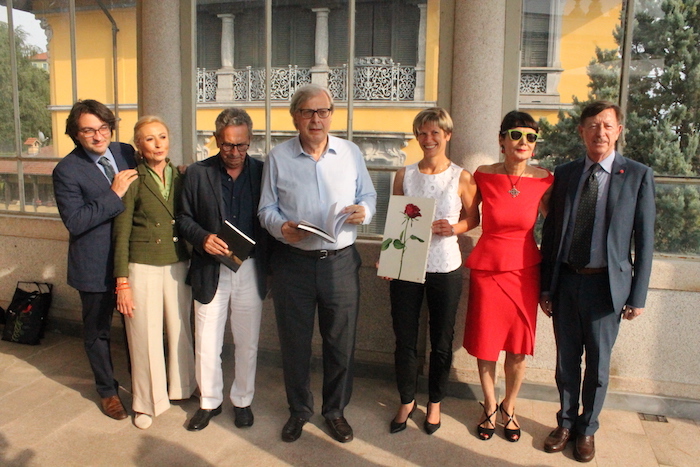 Sgarbi a Villa giulia: accoglienza da rockstar (foto)