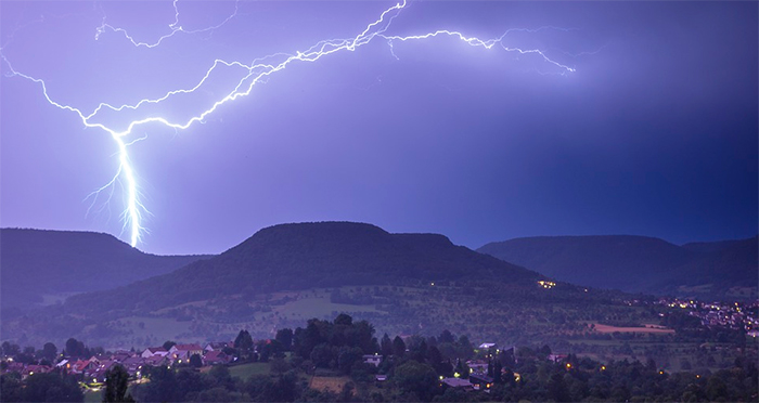 Allerta meteo dall'Arpa: "In arrivo temporali, raffiche di vento e grandine”